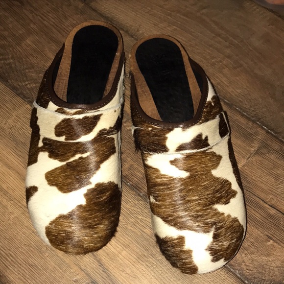 cowhide clogs